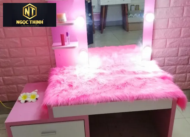 BÀN TRANG ĐIỂM NGỌC THỊNH CÓ GƯƠNG VÀ ĐÈN SÁNG